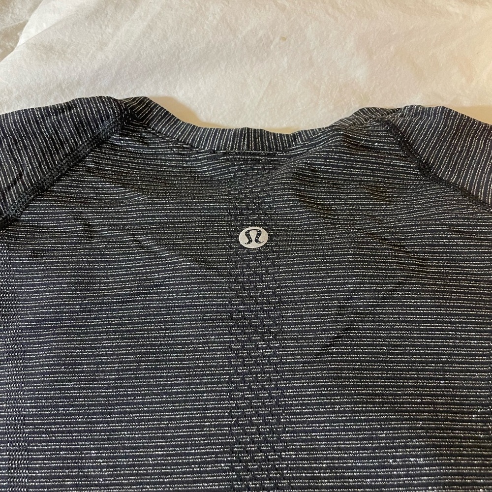 NWT Lululemon “Swiftly Speed LS Shine” long sleeve workout shirt.